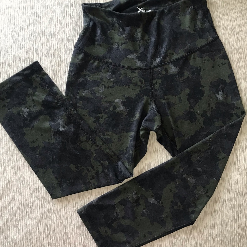 Old Navy High-Rise Compression Crops